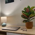 Apartmentrosa12 - Tor Zur Saechsischen Schweiz! Neu, Zentral Mit Parkplatz Und Terrasse! Пирна