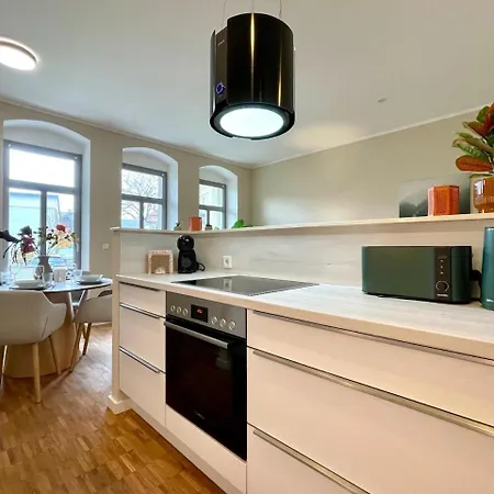 Apartmentrosa12 - Tor Zur Saechsischen Schweiz! Neu, Zentral Mit Parkplatz Und Terrasse! Pirna